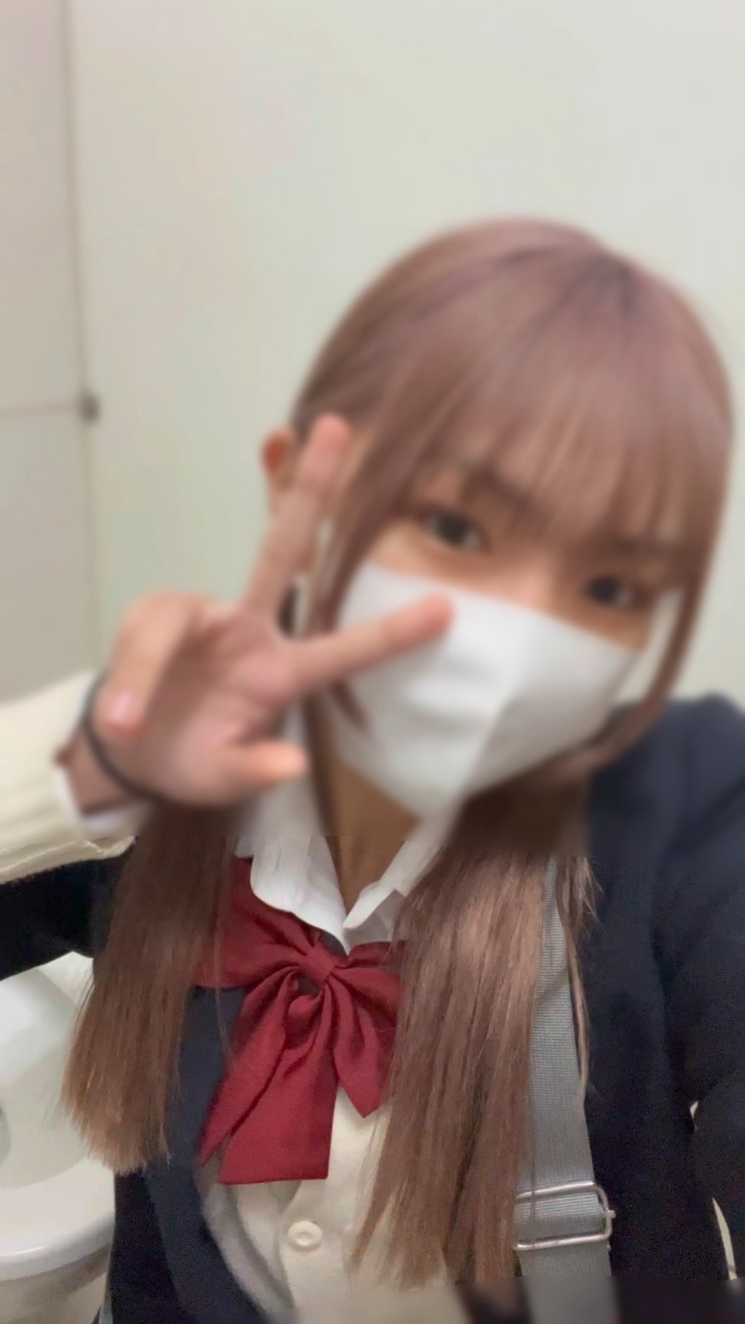 JK盗撮日記122 髪色を変えて再登場!!茶髪のスタイル抜群激カワ美脚JKを電車内とトイレ内で盗撮【※完全主観22分超撮影】